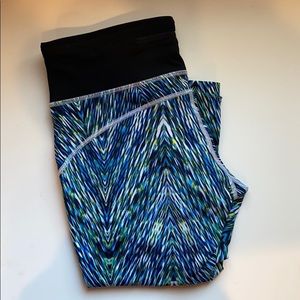 Nike dry-fit workout capri’s 💙💚